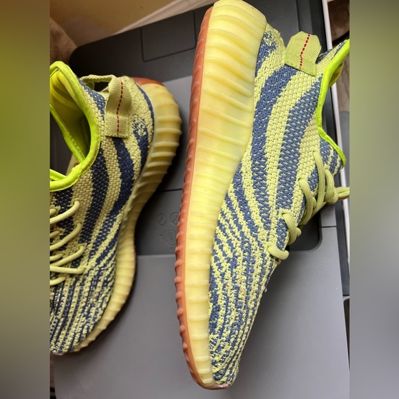 Adidas Yeezy Boost 350 - Picture 2 of 5